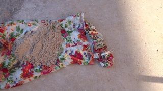 건설 모래로 뒤덮인 꽃무늬 3 드레스...