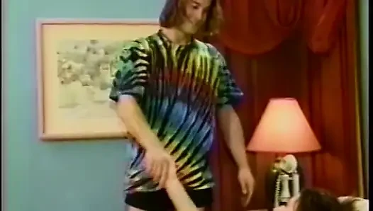 Dua lesbian imut rambut cokelat yang lagi beruntung ini ngentot memek satu sama lain