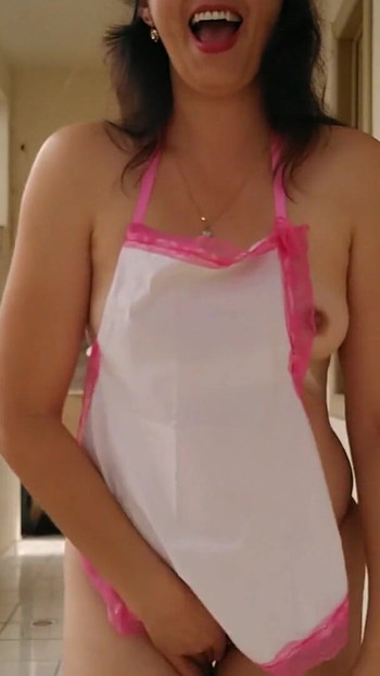 Piša gola na trijemu | Isječak 1