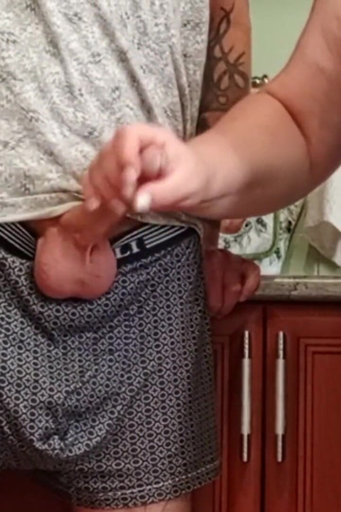 Stepmom Jerks off to a Cumshot Before Lunch