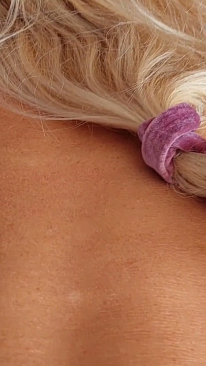 Amateur-Blondine Mature posieren und Fotzen-Sex | Clip 1