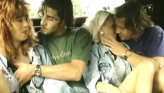 Привлекательные немецкие шлюшки трахаются в горячем сексе вчетвером