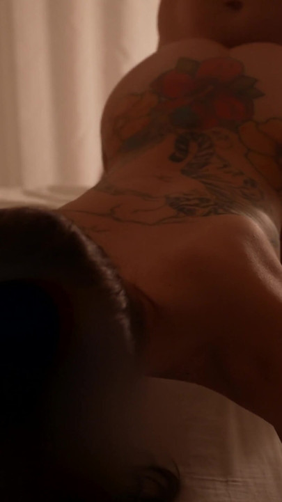 สาวสีผมบรูเน็ตหุ่นดีสนุกกับการควยบนเตียง คลิป 3