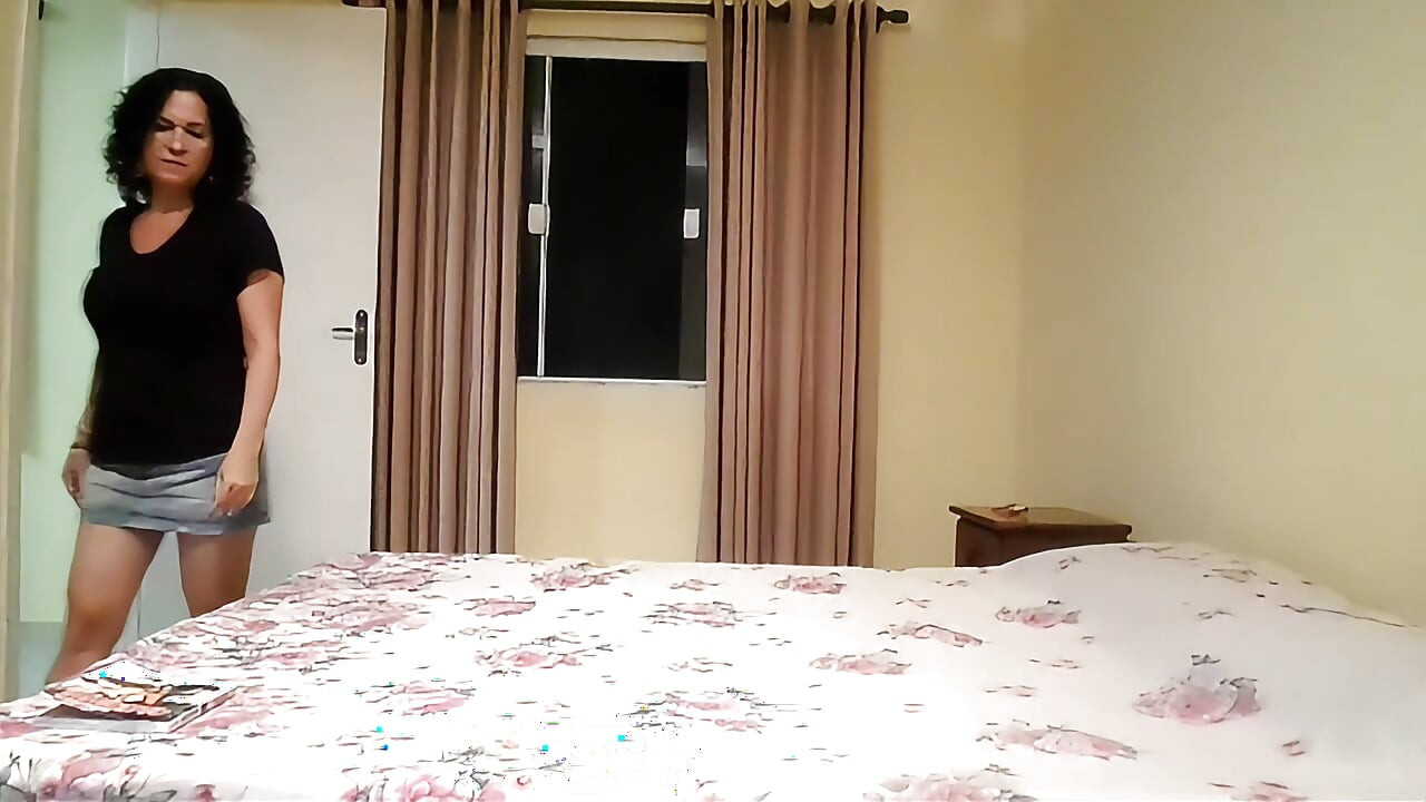 MARRIED KARINA SHOWING HER LINGERIE