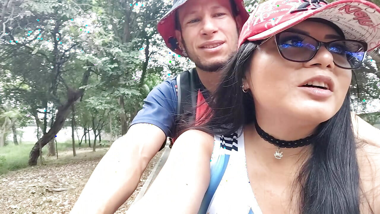 Homem espanhol faz sexo com uma mulher argentina que estava andando sozinha na rua