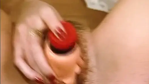 Крошка с большими сиськами из Германии играет с ее игрушкой