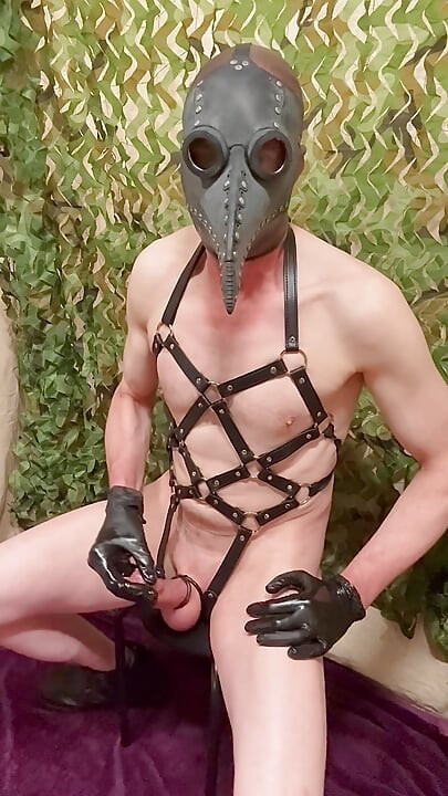 Man In Leather Wanks Hard Lots Of Cum