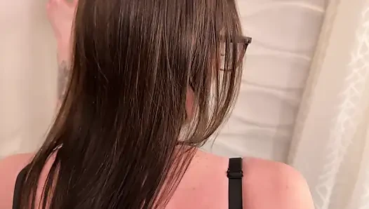 Gadis berkain telan sperma di kamar mandi