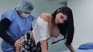 Heiße Krankenschwester wird vom Arzt gefickt