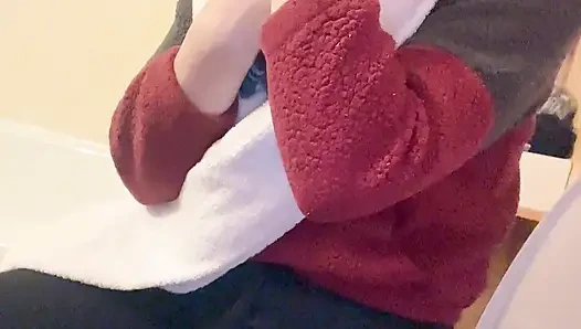 Hana si cewek dengan toket mungil dengan toket besar alami lagi asik mandi