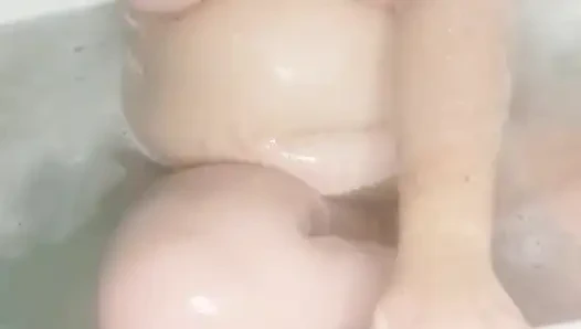 JOI - Banyomda Hayal Kırıklığı