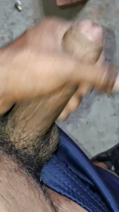 Morgens Handjob, beim Gym wurde der Schwanz hart