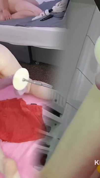 Anal orgasms on the fucking machine for sexy MILF Lisa Essex | Clip 1