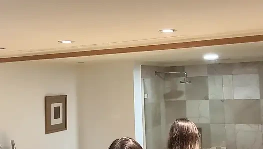 Schmutziger spiegel neckt, du hast mich beobachtet, bis ich in die dusche ging