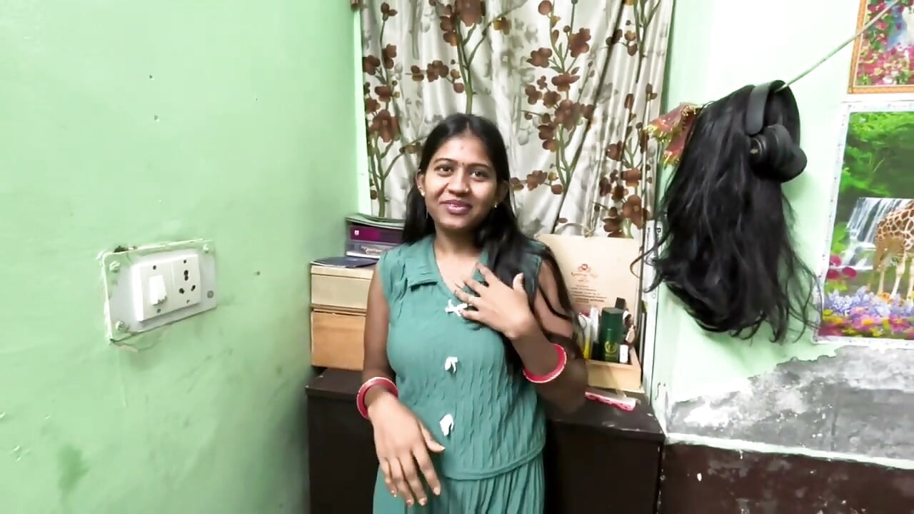 Nauczycielka uwiodła swojego uroczego dziewiczego ucznia. Indian Virgin School girl pierwszy raz (w klasie) seks z nauczycielem