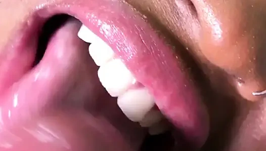 Si seksi nina rivera lagi asik mainin memeknya dan nyepong kontol don whoe di bawah pohon natal