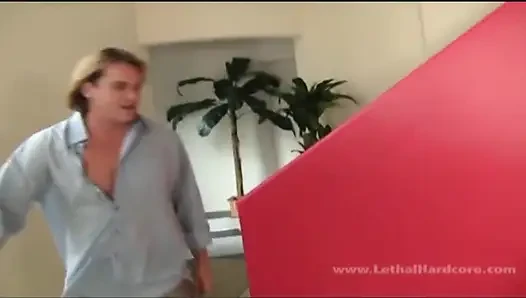 Üvey kız üvey babasının sikişmesine izin veriyor