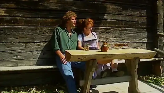 Büyük memeli Alman genç kız açık havada çarpıcı anal seks partisinin tadını çıkarıyor