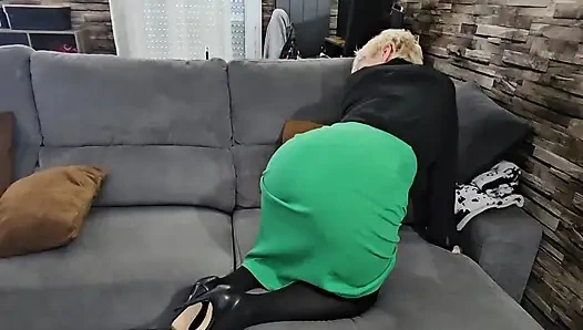 Sexy mature MILF uses this dildo on her pussy and ass until orgasm