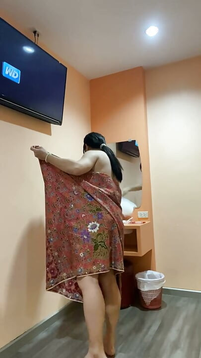 After Finishing the Merit Ceremony, Let's Go to the Hotel