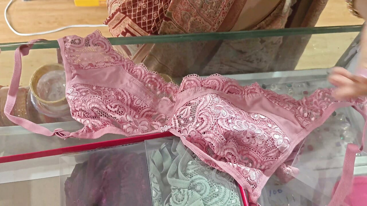 Bhabhi No Braço Do Cabelo E Da Loja De Bund Chusaya