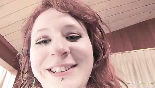 Rothaariges schätzchen wird abgeschleppt und ohne gnade penetriert