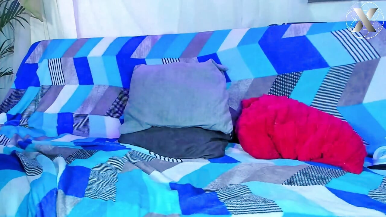 Пожираючи її піхву, поки вона не вибухне