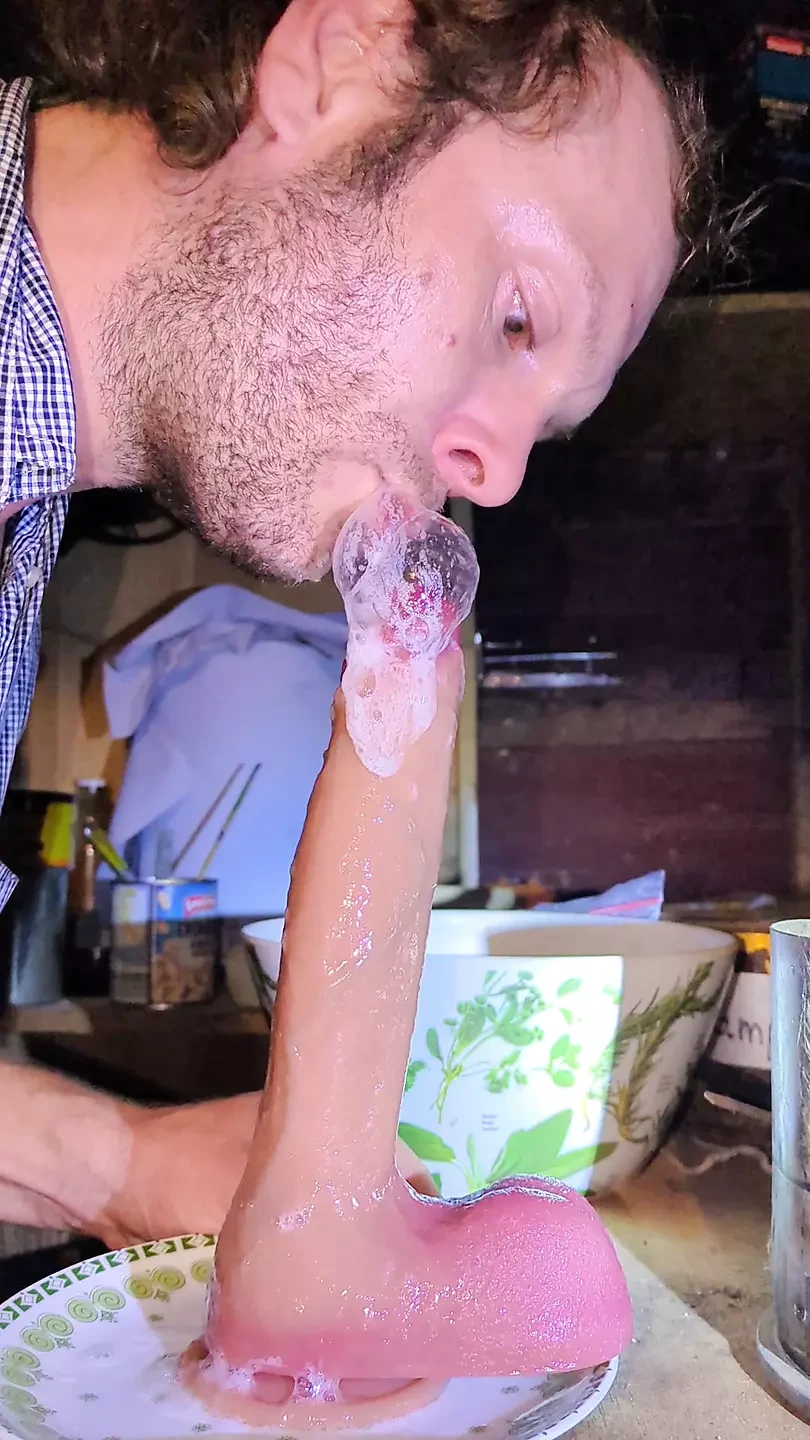 Sciatta saliva dildo gola profonda al rallentatore (Parte I)