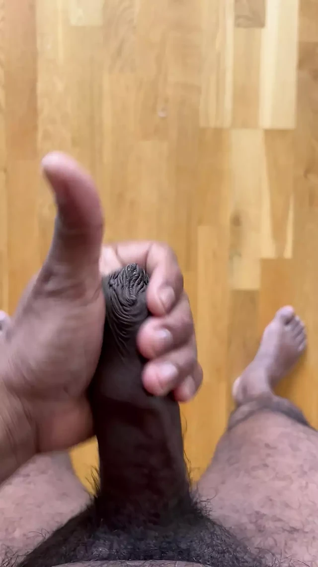 A quick BBC wank with a nice orgasm