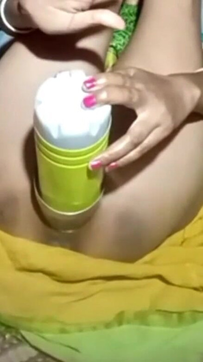 Xnxx - gadis india lagi asik muasin memeknya di botol jabar xxxx | Klip 1