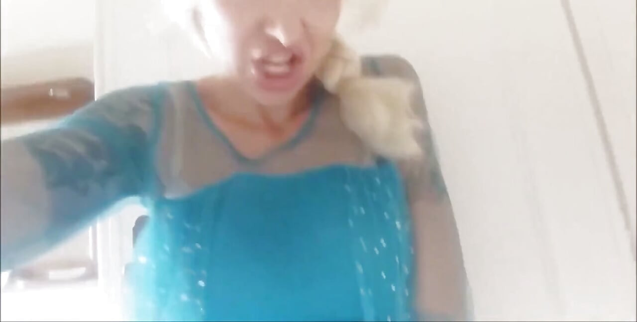 Lara Croft götünde bir yarak arıyor... Frozen'dan R2d2 ve Elsa bile...