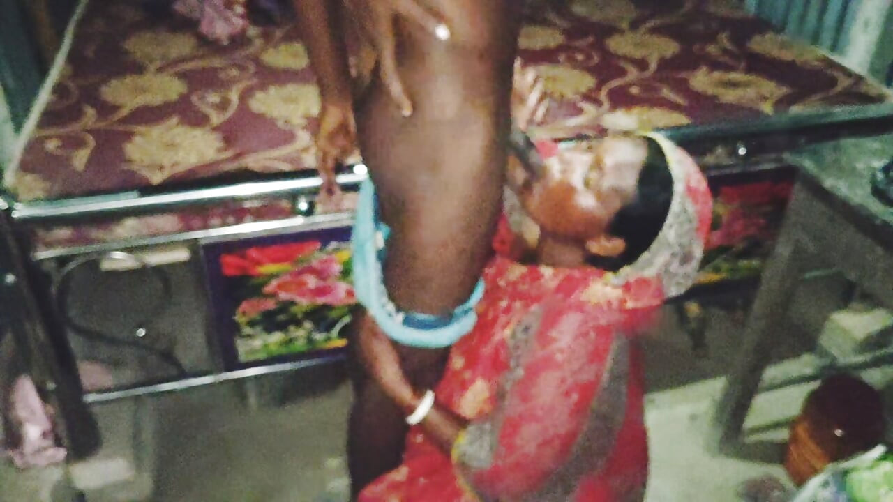 Indian housewife ko land Chus aaya aur bed per leta kar chudai ki