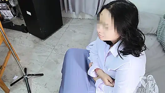 Gadis SMA Berhijab Kaget Kakak Tirinya Masuk Kamar Saat Ganti Baju - Minokiiko