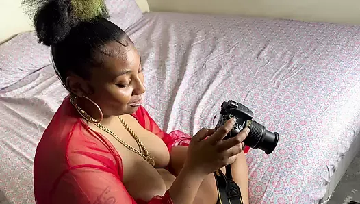 Сочная девушка трахается со своим фотографом, так что ей не придется платить за дополнительные фотографии