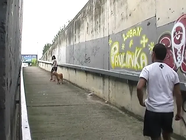 性感女孩在高速公路上啪