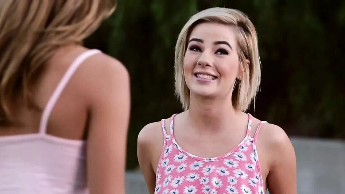 Blonde gets first kiss from new neighbor and is facesitted