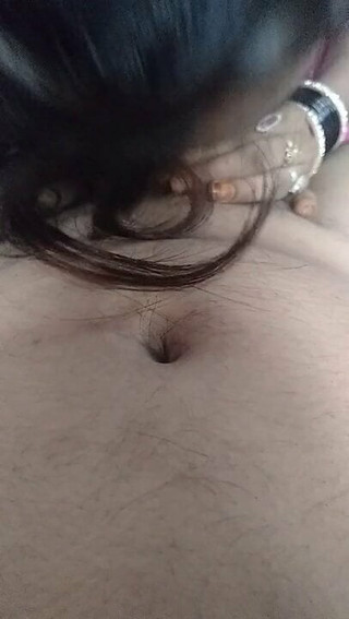 Une petite amie desi taille une pipe, partie 3