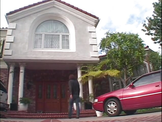 Cewek seksi rambut pirang dientot anal habis-habisan sampai matanya merem melek