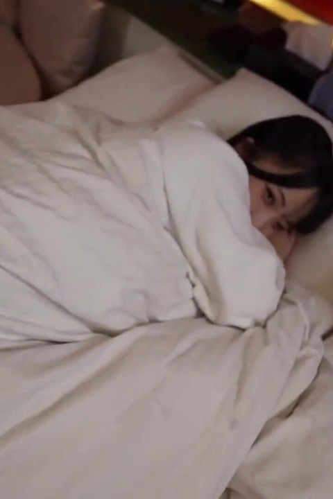 질싸에 대해 화가 난 F 컵 미녀, 하지만 내 변명 후 다시 일어나게 순진하게
