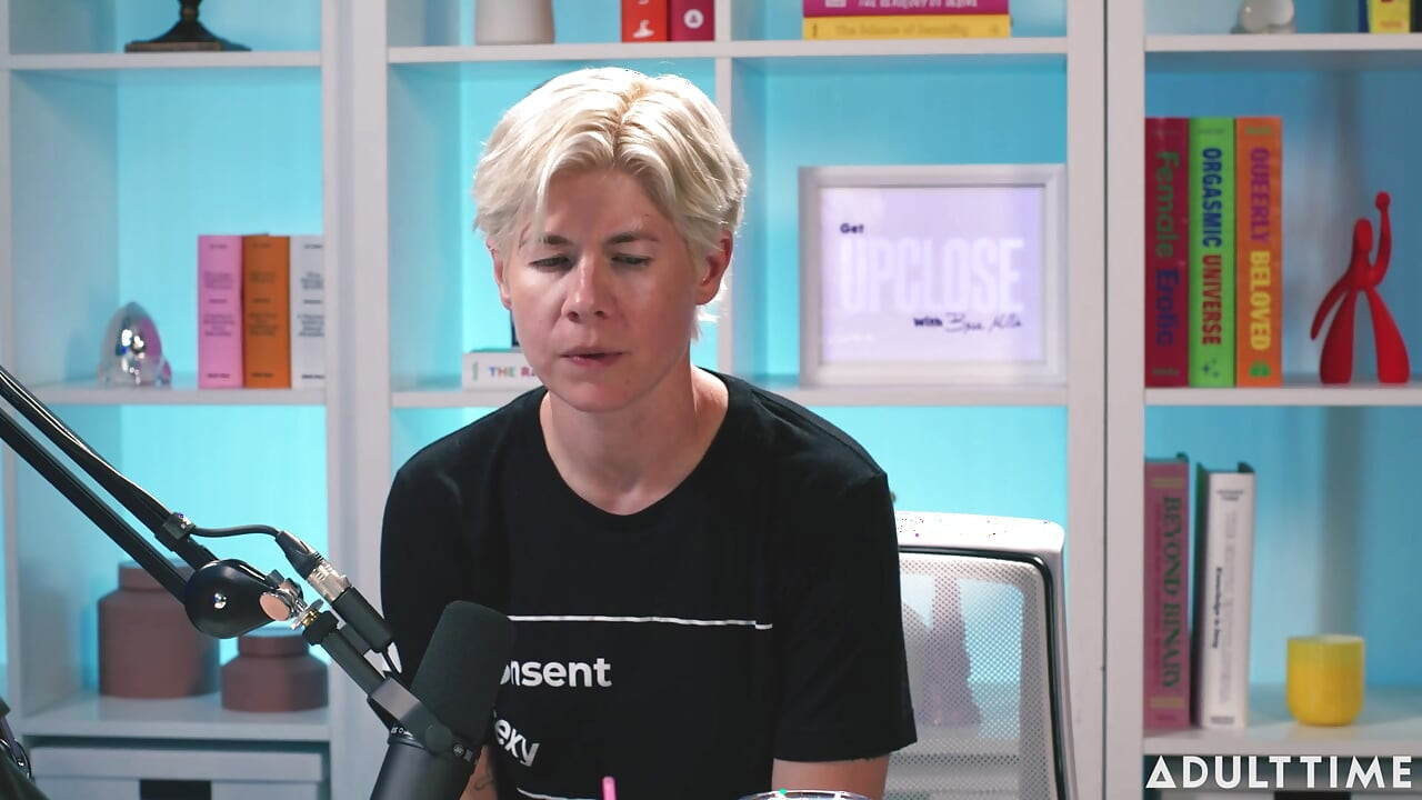 Lilly Bell exibicionismo, sexting e empoderamento no podcast Adult Time