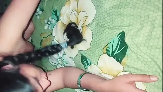 Latika macht doggystyle mit großem schwanz des älteren stiefbruers ficken