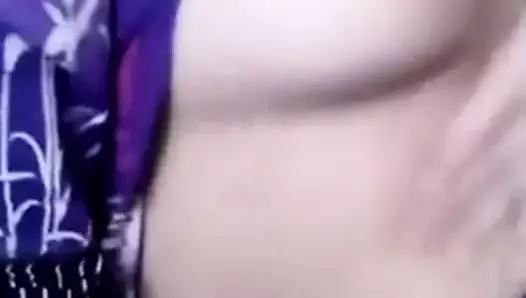 Pakistani girls show the boobs