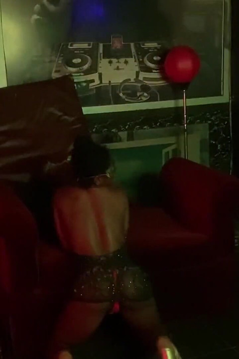 Let Me Put on a Show for You Daddytwerk My Juicy Ass in Your Face!!