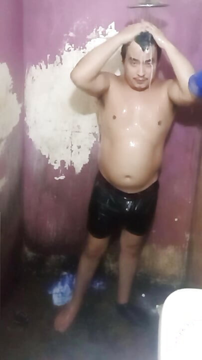 Jesus en boxer bañándose capitulo 9