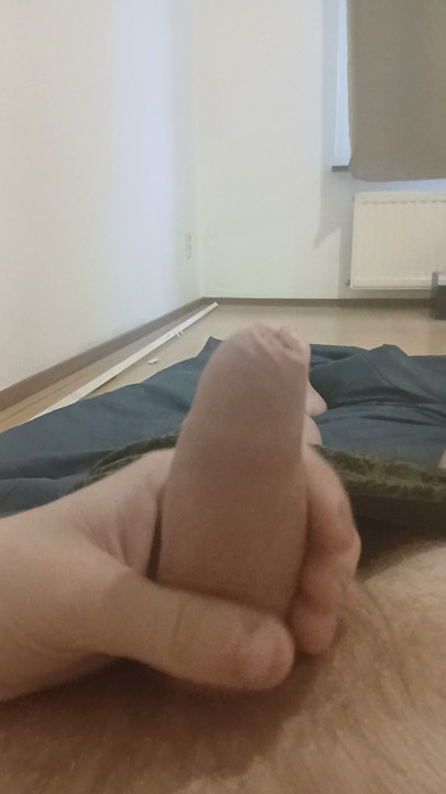 Sünnetsiz sikimle oynuyorum