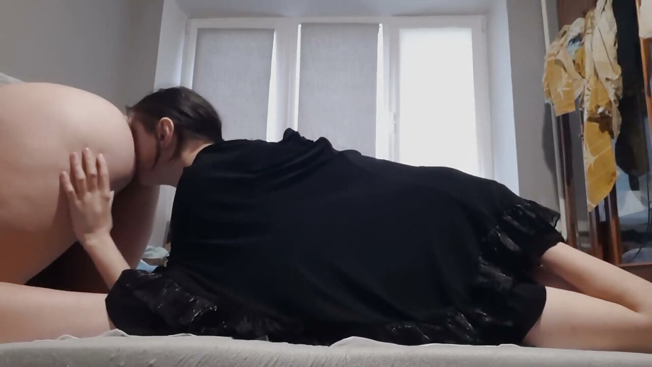 Trio lesbien passionné avec gémissements bruyants et orgasmes