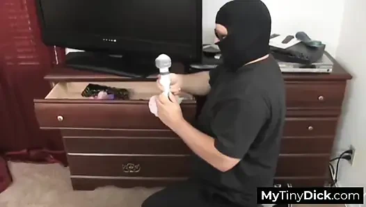 Büyük dildolu seksi bebek Victoria orgazm talep ediyor