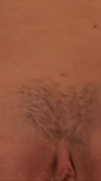 Μια τέτοια αδύνατη ξανθιά με ψεύτικα βυζιά δεν πρέπει να μπορεί να γαμήσει έτσι | Κλιπ 3