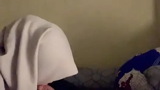 Трахаю член моей сводной сестры, когда все тихо