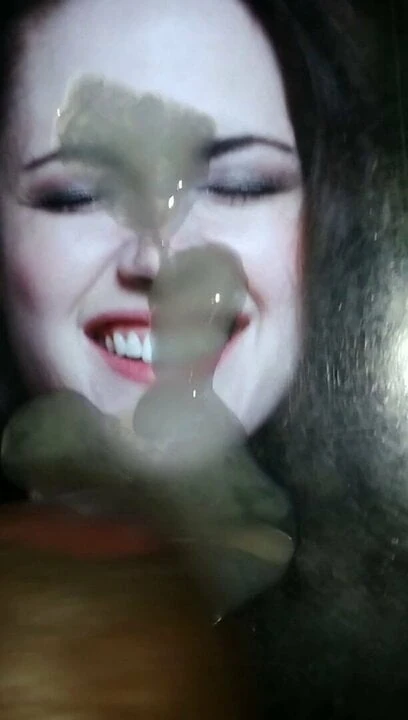 KRISTEN STEWART FACE LOOKS GOOD COVERED IN CUM